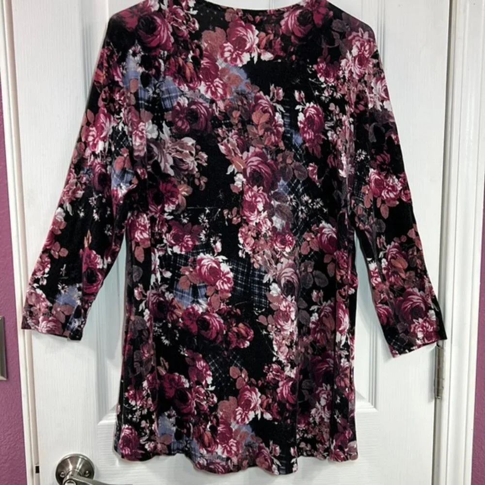 Vneck top - Picture 4 of 4